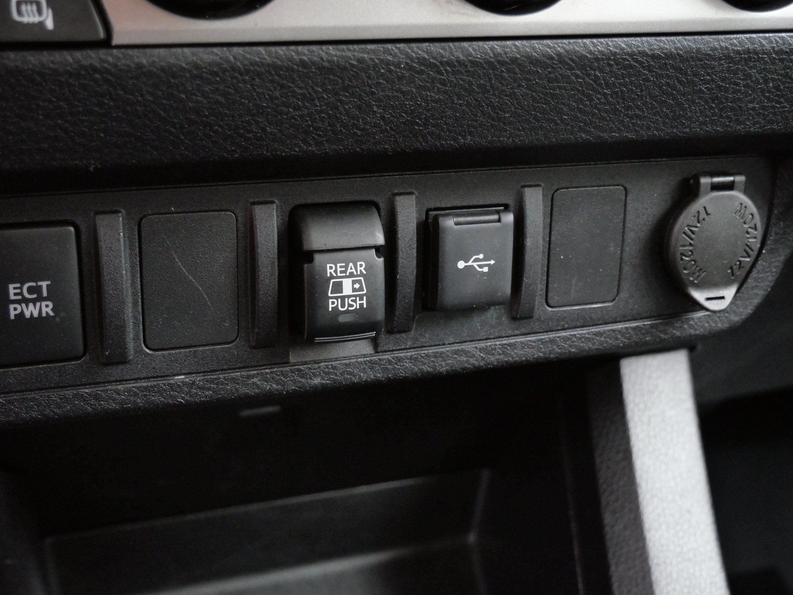 Certified 2020 Toyota Tacoma SR5 AWD/4WD image 30