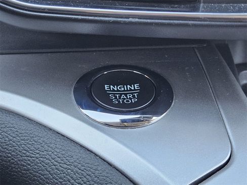 Used 2022 Ford Explorer XLT w/ Equipment Group 202A image 24