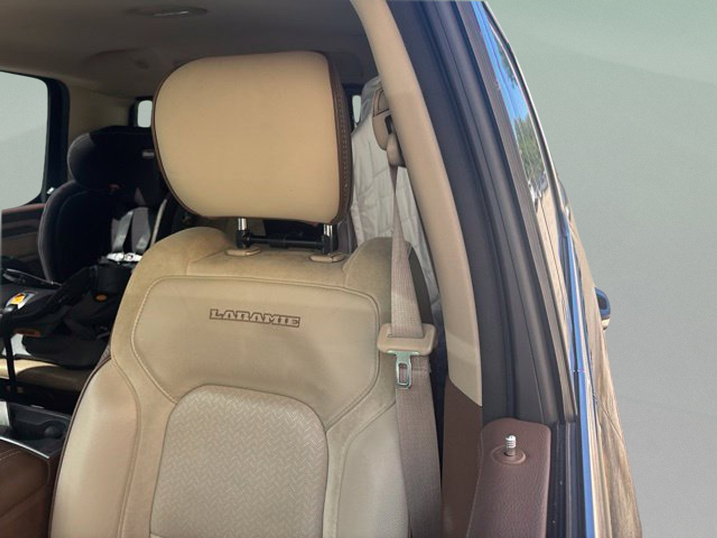 Used 2019 RAM 1500 Laramie AWD/4WD image 8