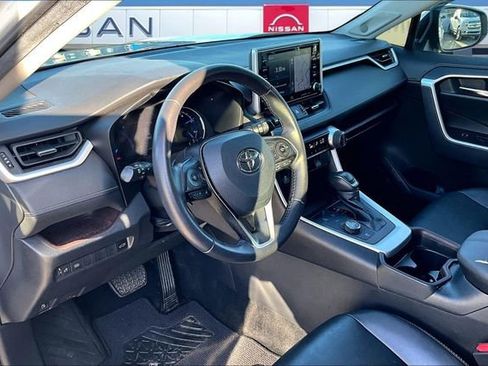 Used 2020 Toyota RAV4 Limited image 14