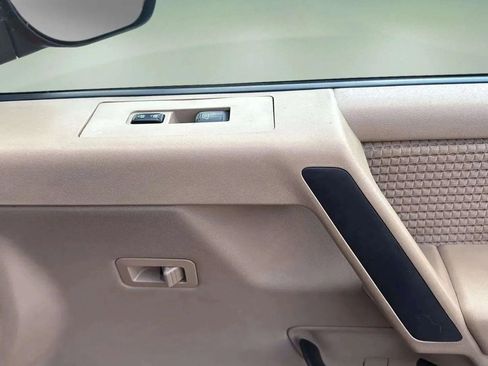 Used 2012 Nissan Titan SV w/ SV Value Truck Pkg image 17