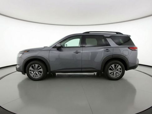Used 2025 Nissan Pathfinder SV image 5