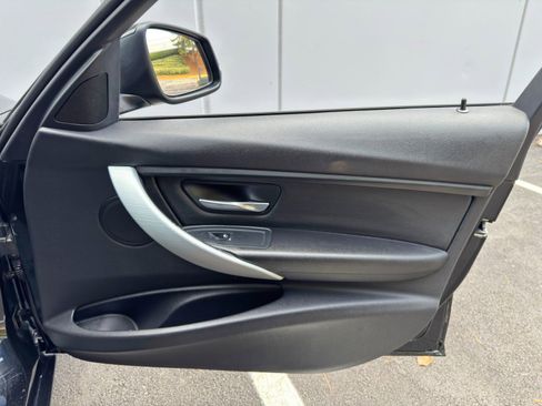 Used 2017 BMW 320i xDrive Sedan image 40