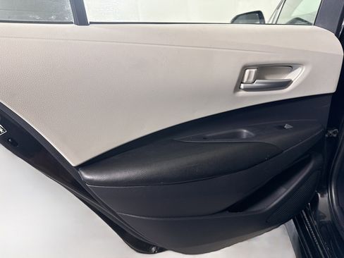 Used 2020 Toyota Corolla LE image 25