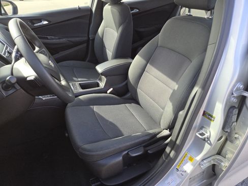 Used 2017 Chevrolet Cruze LT image 19