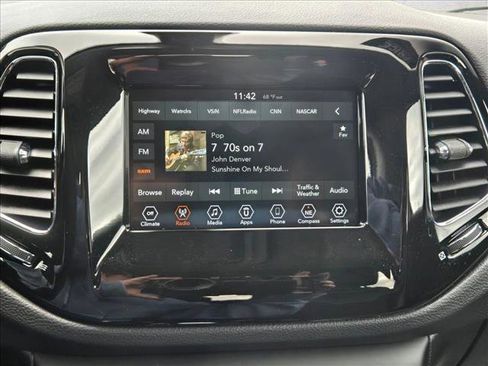 Used 2020 Jeep Compass Latitude image 12