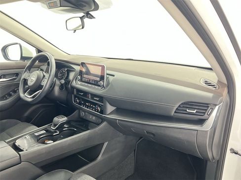 Used 2023 Nissan Rogue SV image 25