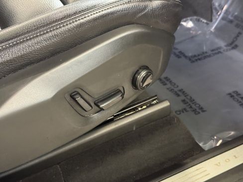 Used 2018 Volvo XC90 T5 Momentum w/ Convenience Package image 31