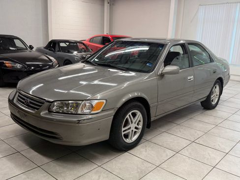 Used 2000 Toyota Camry CE w/ Value Pkg 1 FWD image 3