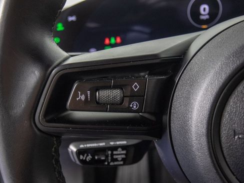 Used 2022 Porsche Taycan image 19