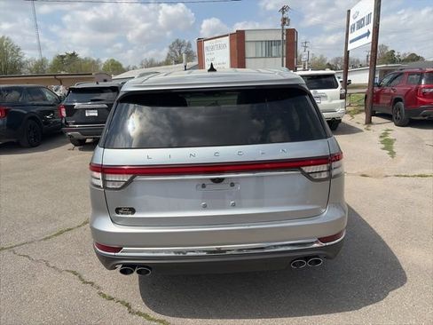 Used 2024 Lincoln Aviator 2WD w/ Premium Package image 5
