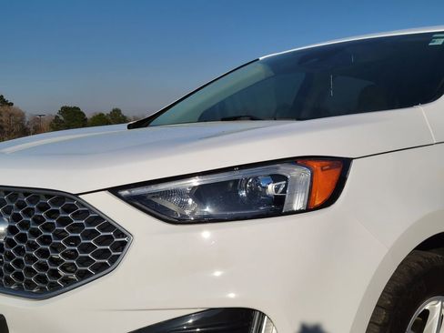Used 2024 Ford Edge SEL w/ Convenience Package image 9