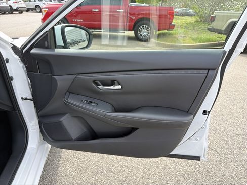 Used 2024 Nissan Sentra SV image 25