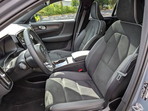 Used 2023 Volvo XC40 Recharge Ultimate AWD/4WD image 10