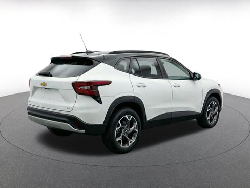 Used 2025 Chevrolet Trax LT w/ LT Convenience Package FWD image 8