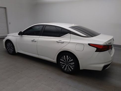 Used 2024 Nissan Altima 2.5 SV w/ SV Premium Package FWD image 3