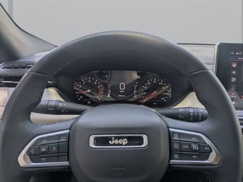 Used 2025 Jeep Compass Limited AWD/4WD image 29