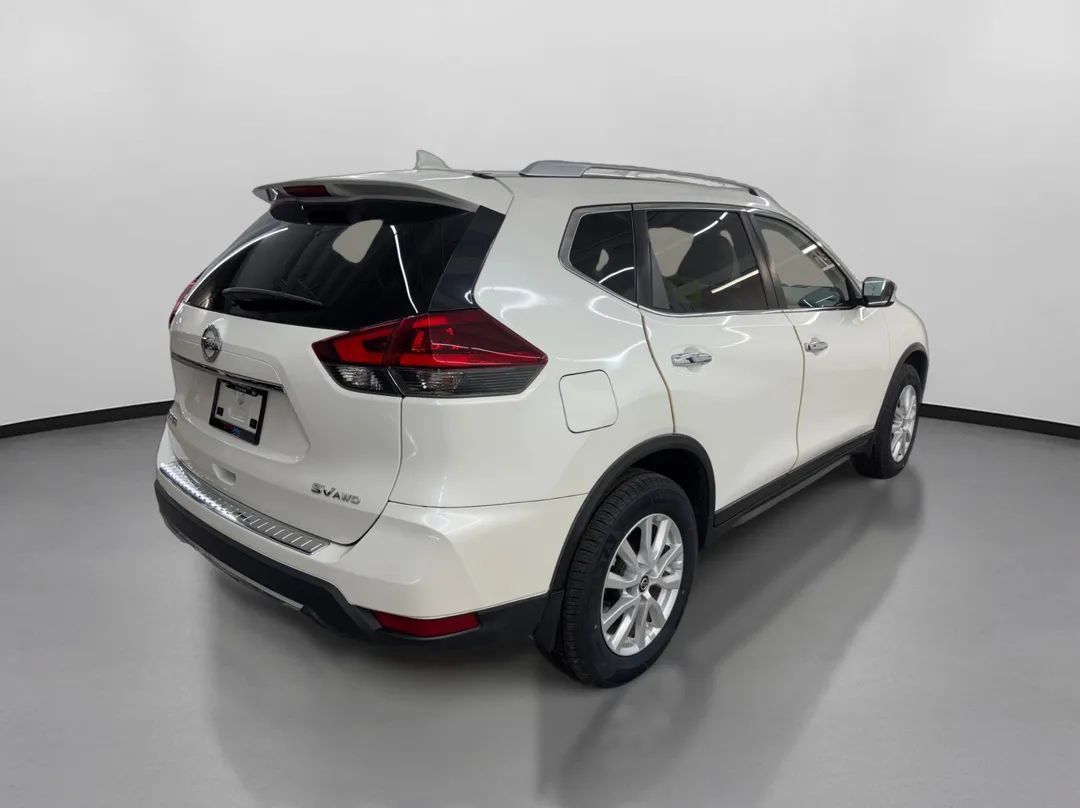 Used 2018 Nissan Rogue SV AWD/4WD image 10