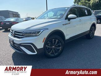 Used 2022 Volkswagen Tiguan SE image 1