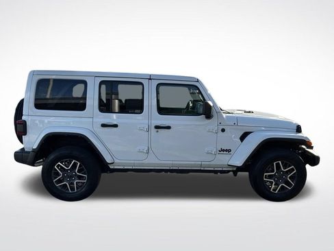 Used 2025 Jeep Wrangler Unlimited Sahara AWD/4WD image 6