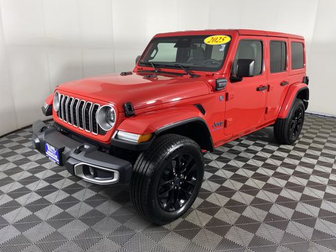 Used 2025 Jeep Wrangler Unlimited Sahara w/ Safety Group AWD/4WD image 10