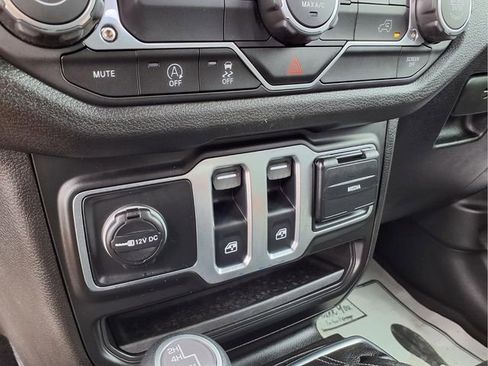 Used 2026 Jeep Wrangler Sport AWD/4WD image 17