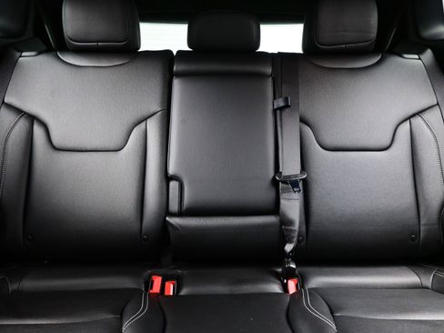 Used 2025 Jeep Compass Limited image 16