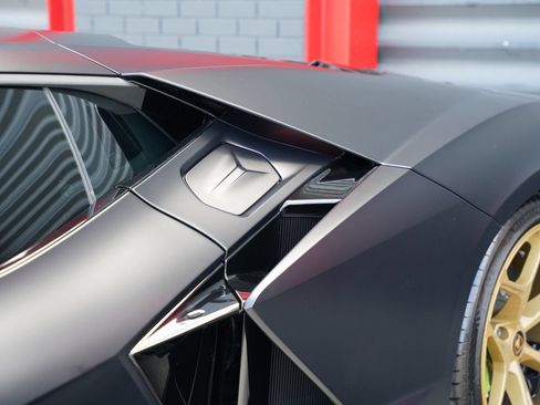 Used 2024 Lamborghini Revuelto AWD/4WD image 20