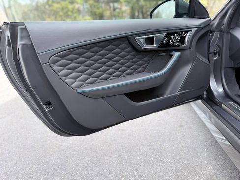 Used 2017 Jaguar F-TYPE SVR image 10