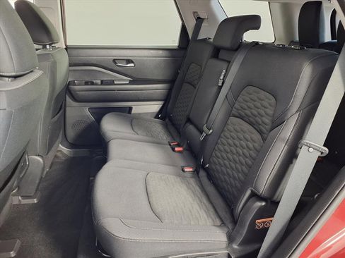 Used 2022 Nissan Pathfinder SV image 18