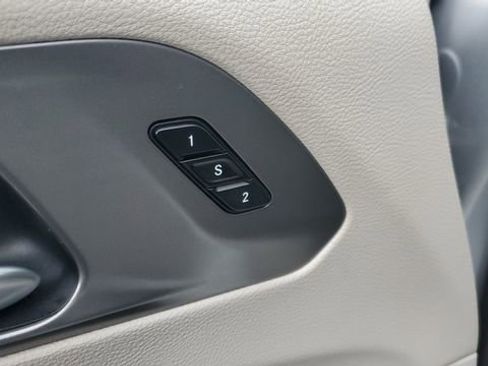 Certified 2024 Chrysler Pacifica Touring-L image 5