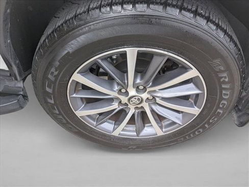 Used 2019 Toyota Highlander XLE FWD image 21