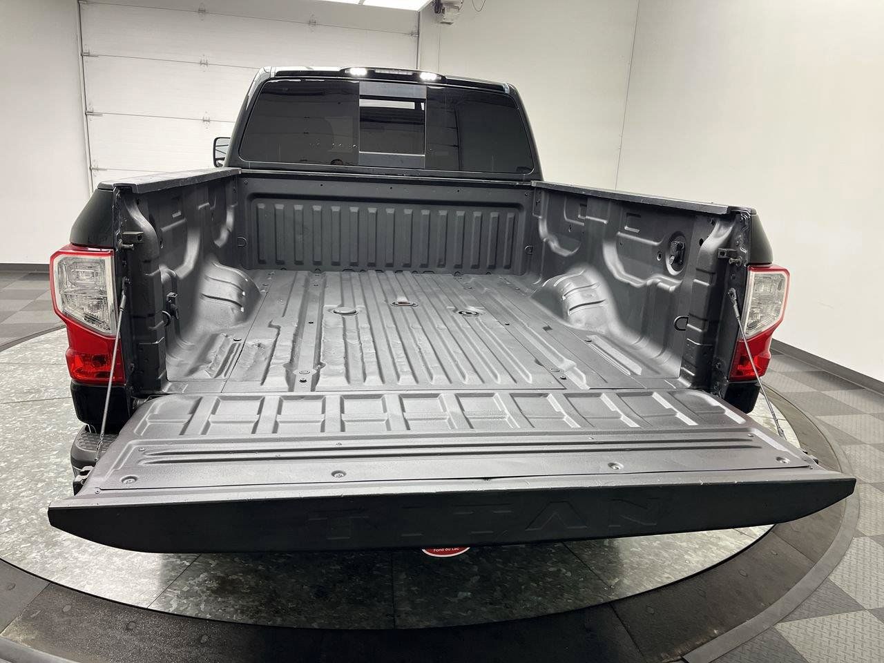 Used 2019 Nissan Titan SV AWD/4WD image 26