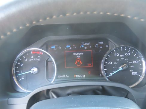 Used 2022 Ford F250 Lariat w/ Lariat Ultimate Package AWD/4WD image 29