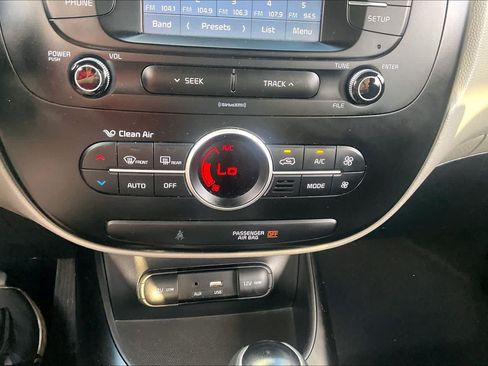 Used 2017 Kia Soul + FWD image 32