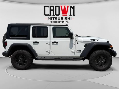 Used 2025 Jeep Wrangler Unlimited Sport AWD/4WD image 2