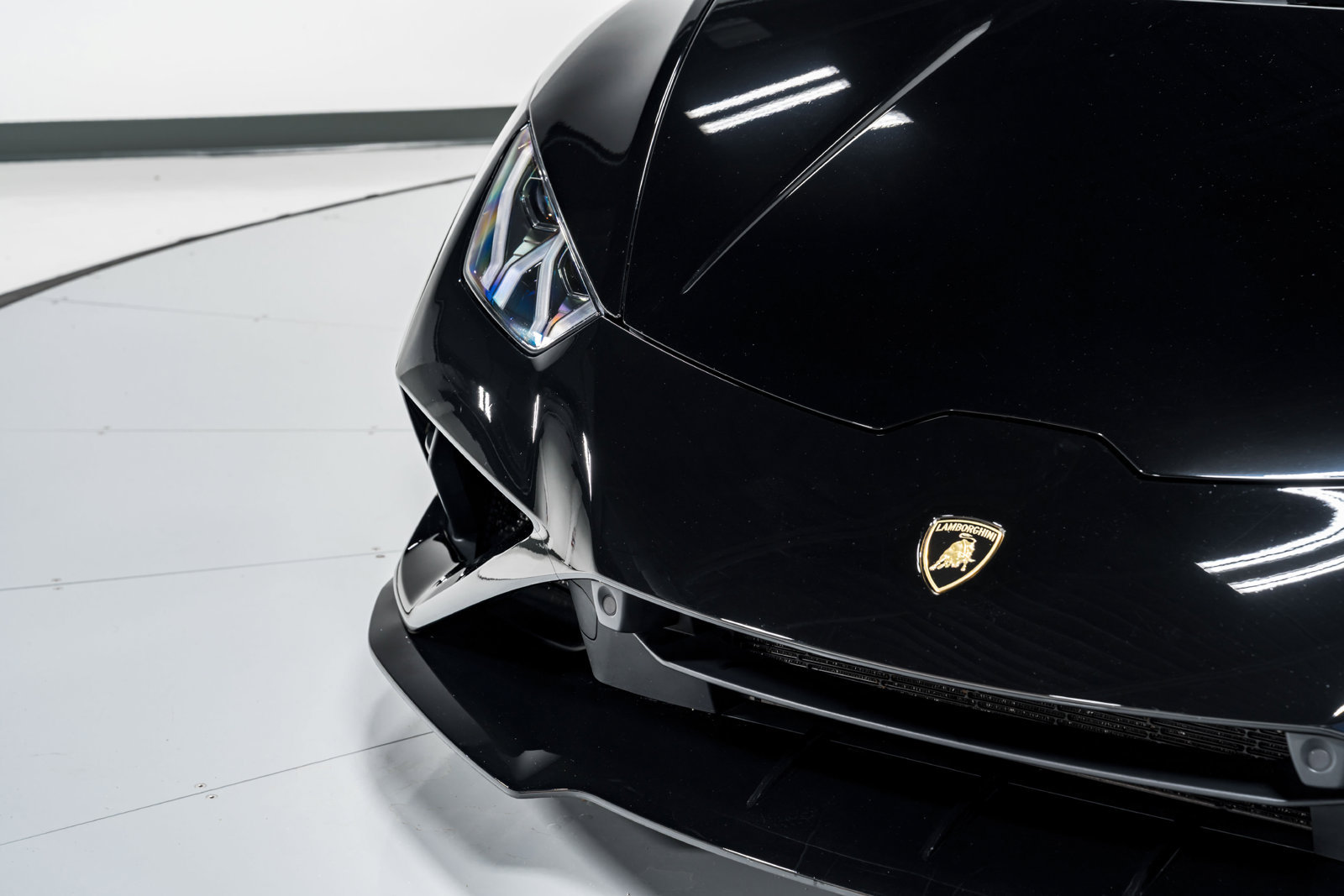 Used 2021 Lamborghini Huracan EVO RWD image 40
