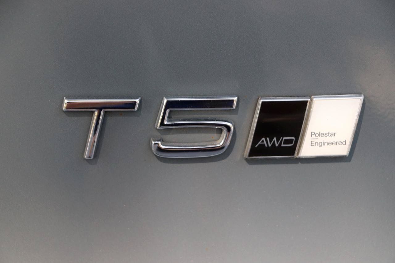 Used 2022 Volvo XC40 T5 R-Design w/ Advanced Package AWD/4WD image 5