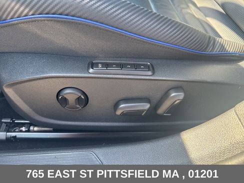 Used 2024 Volkswagen Golf R AWD/4WD image 11