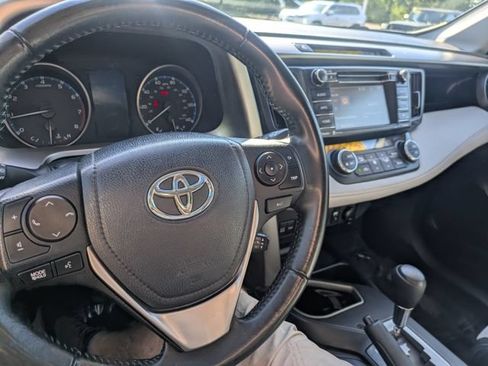 Used 2018 Toyota RAV4 XLE AWD/4WD image 32