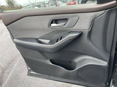 Used 2021 Nissan Rogue SV image 18