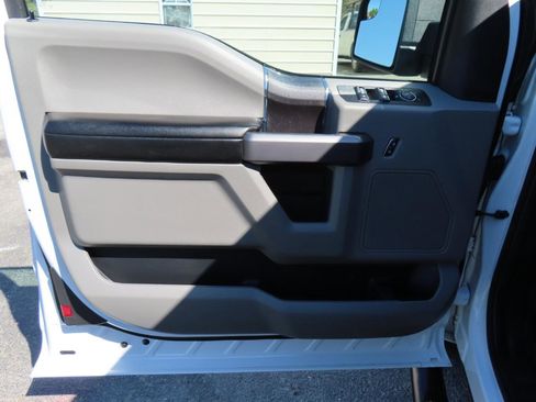 Used 2019 Ford F150 XLT image 16