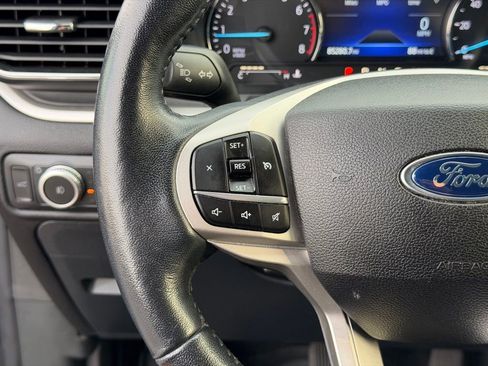 Used 2022 Ford Explorer XLT w/ Equipment Group 202A AWD/4WD image 18