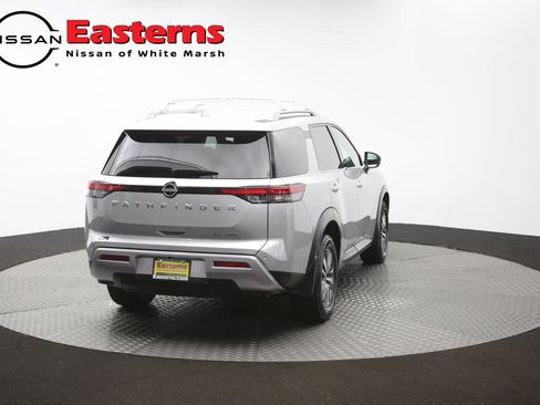 Used 2023 Nissan Pathfinder SL AWD/4WD image 40
