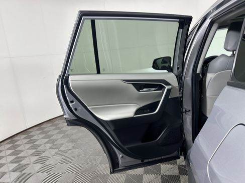 Used 2022 Toyota RAV4 XLE Premium image 38