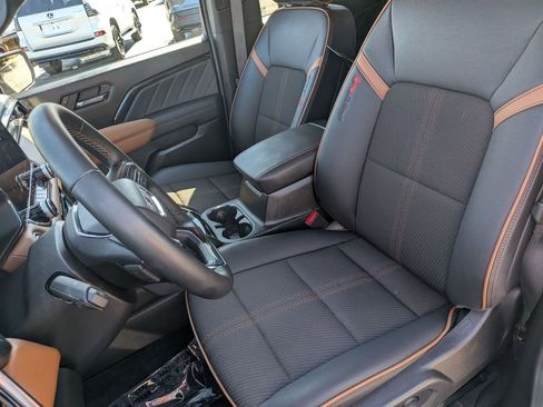 Used 2025 GMC Canyon AT4 AWD/4WD image 15