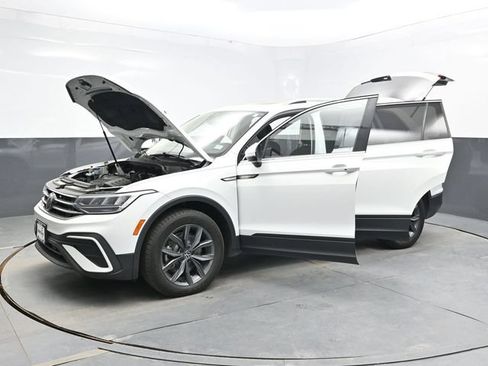 Used 2022 Volkswagen Tiguan SE AWD/4WD image 37