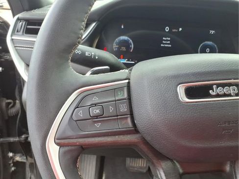 Used 2024 Jeep Grand Cherokee L Limited w/ Black Appearance Package AWD/4WD image 15