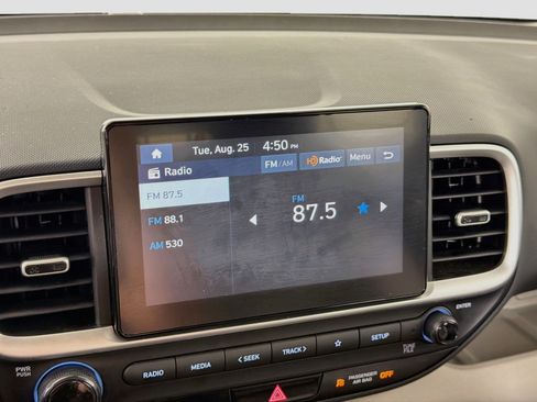 Used 2025 Hyundai Venue SEL FWD image 21