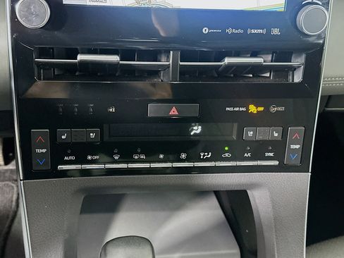 Used 2019 Toyota Avalon Limited image 24